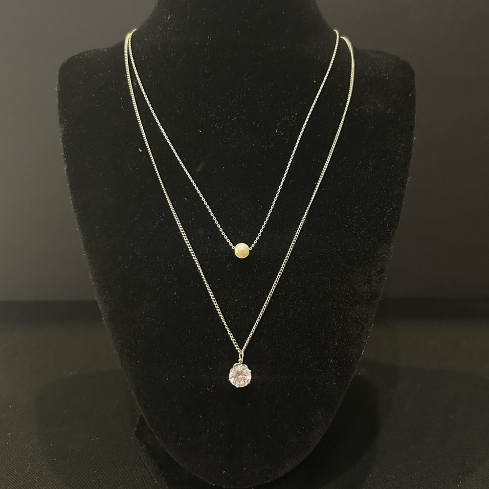 Diamond and pearl (fake) necklace